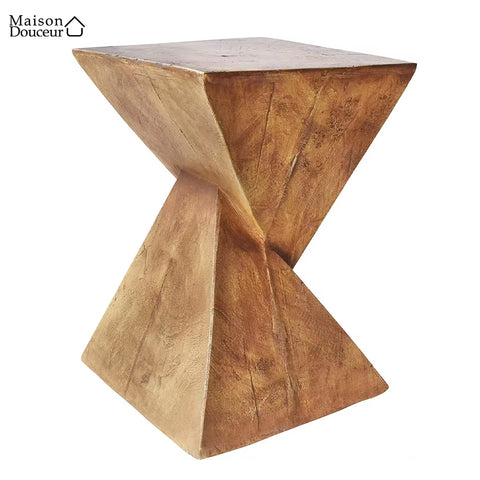 Table d'appoint design géométrique